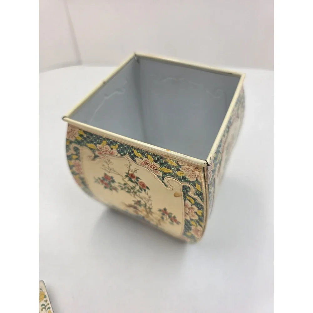 VTG Chinoiserie Floral Metal Tea Caddy Trinket Box Made In Holland 5.5